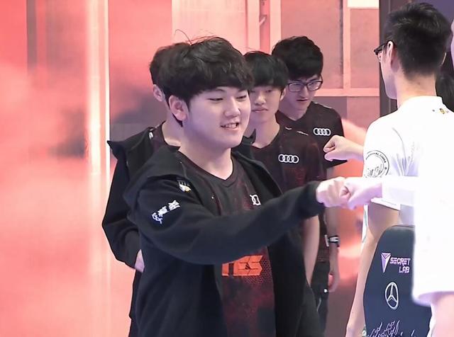 BLG赛后群访 ELK直言对线没打过Ruler bin：都打得没对面好